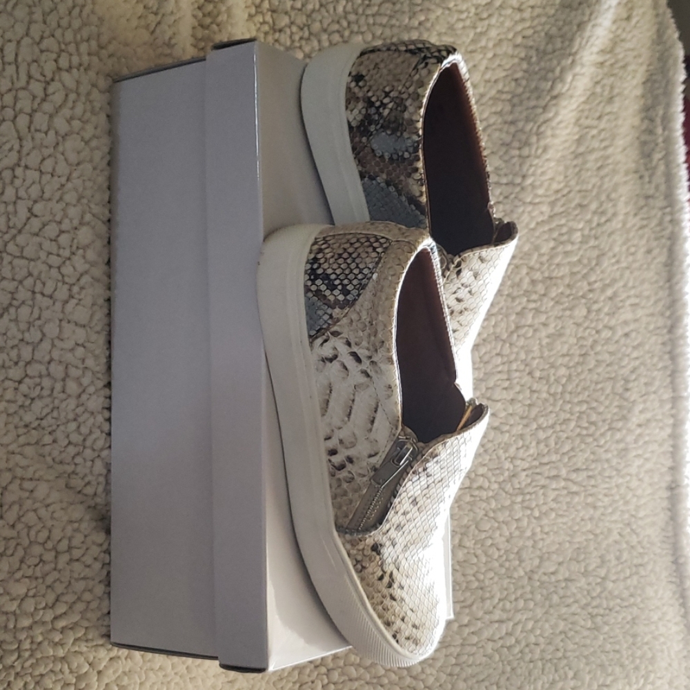 Report Sneakers